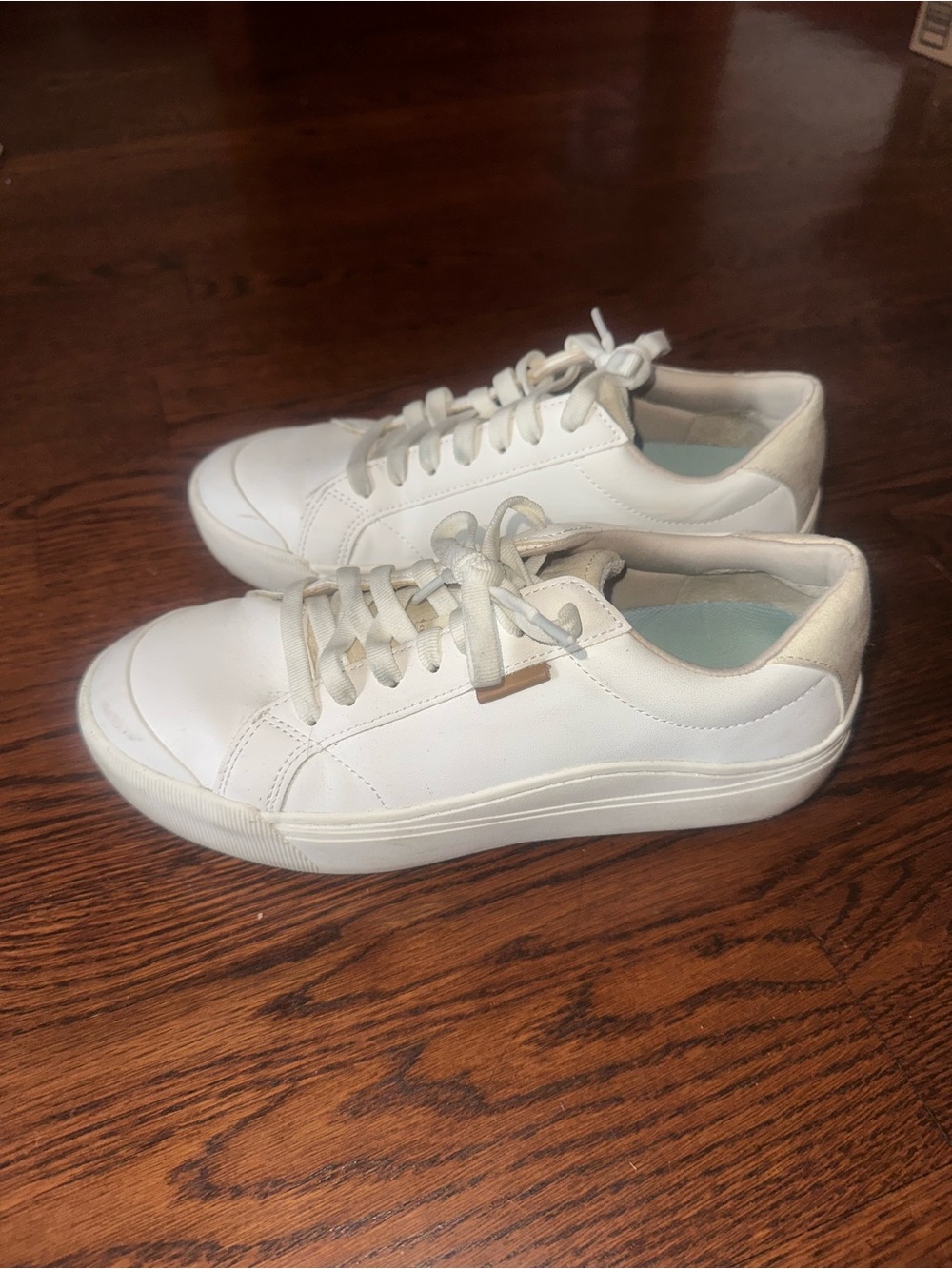Dr scholls Classic White Women's Low-Top Sneakers - Casual Everyday Style